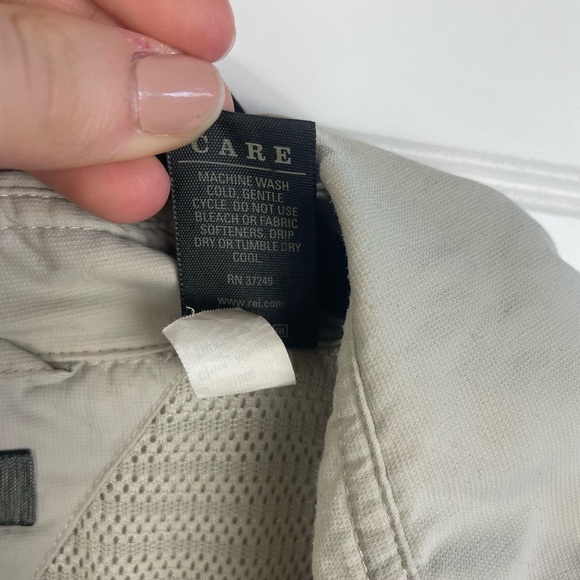 REI Beige Long Sleeve Vented Fishing Button Down Shirt Large Men’s GUc - Picture 10 of 16